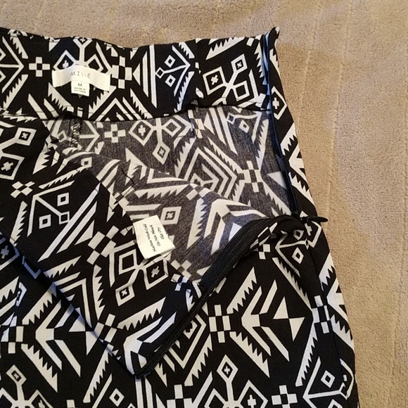 High Waisted Printed Shorts - Picture 2 of 4